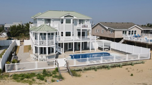 The Tides Exterior Image