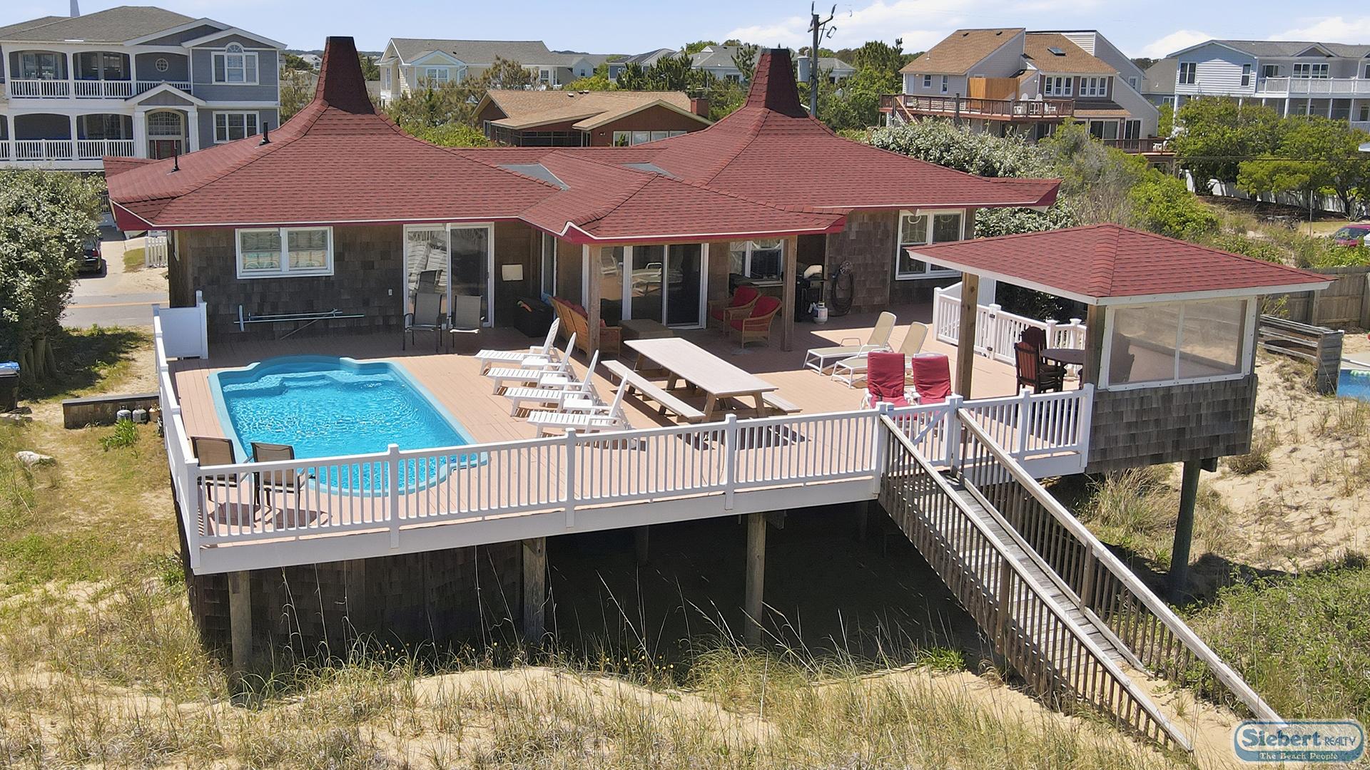 Mai Tai Exterior