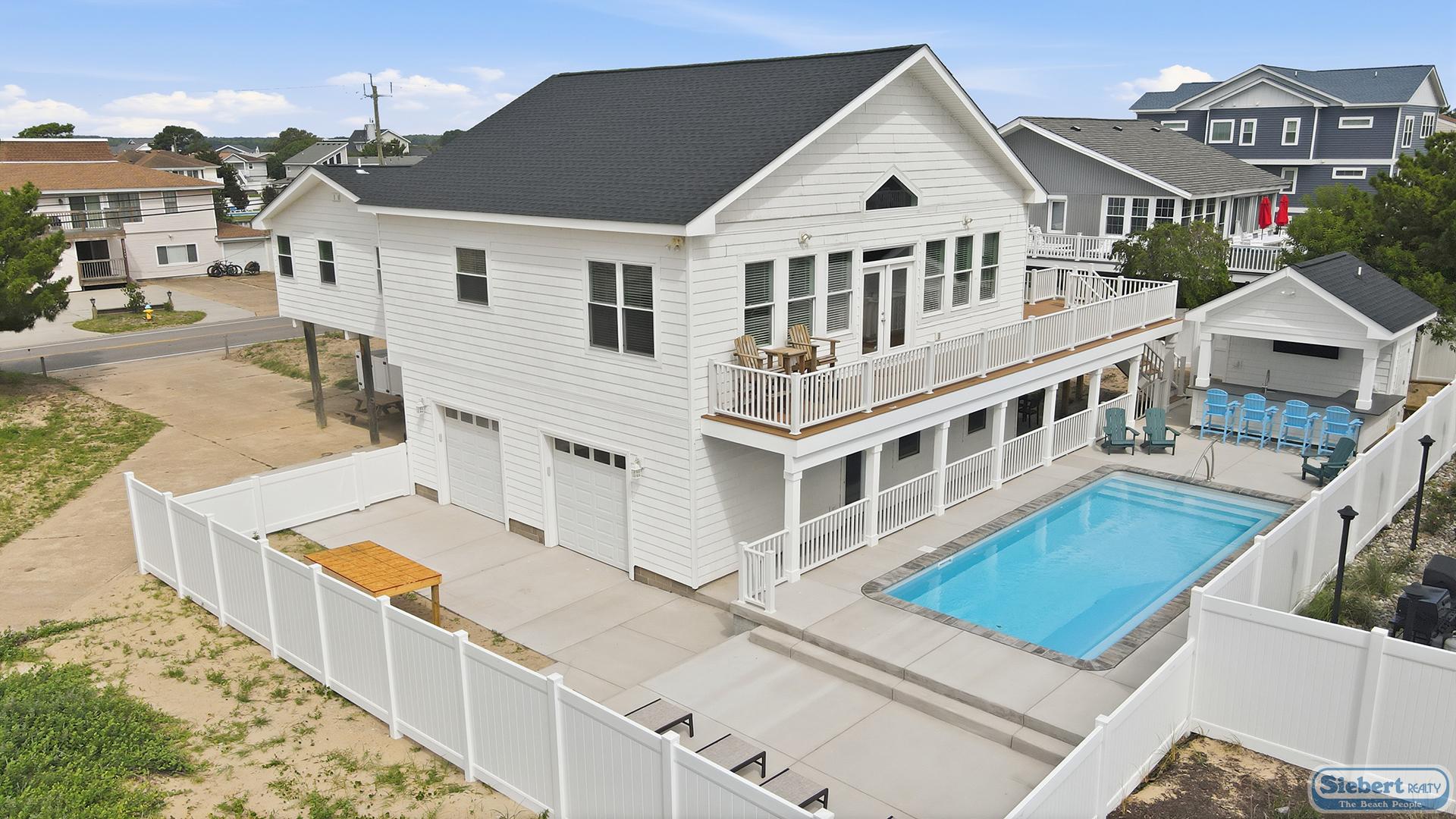 Aqua Tang Exterior