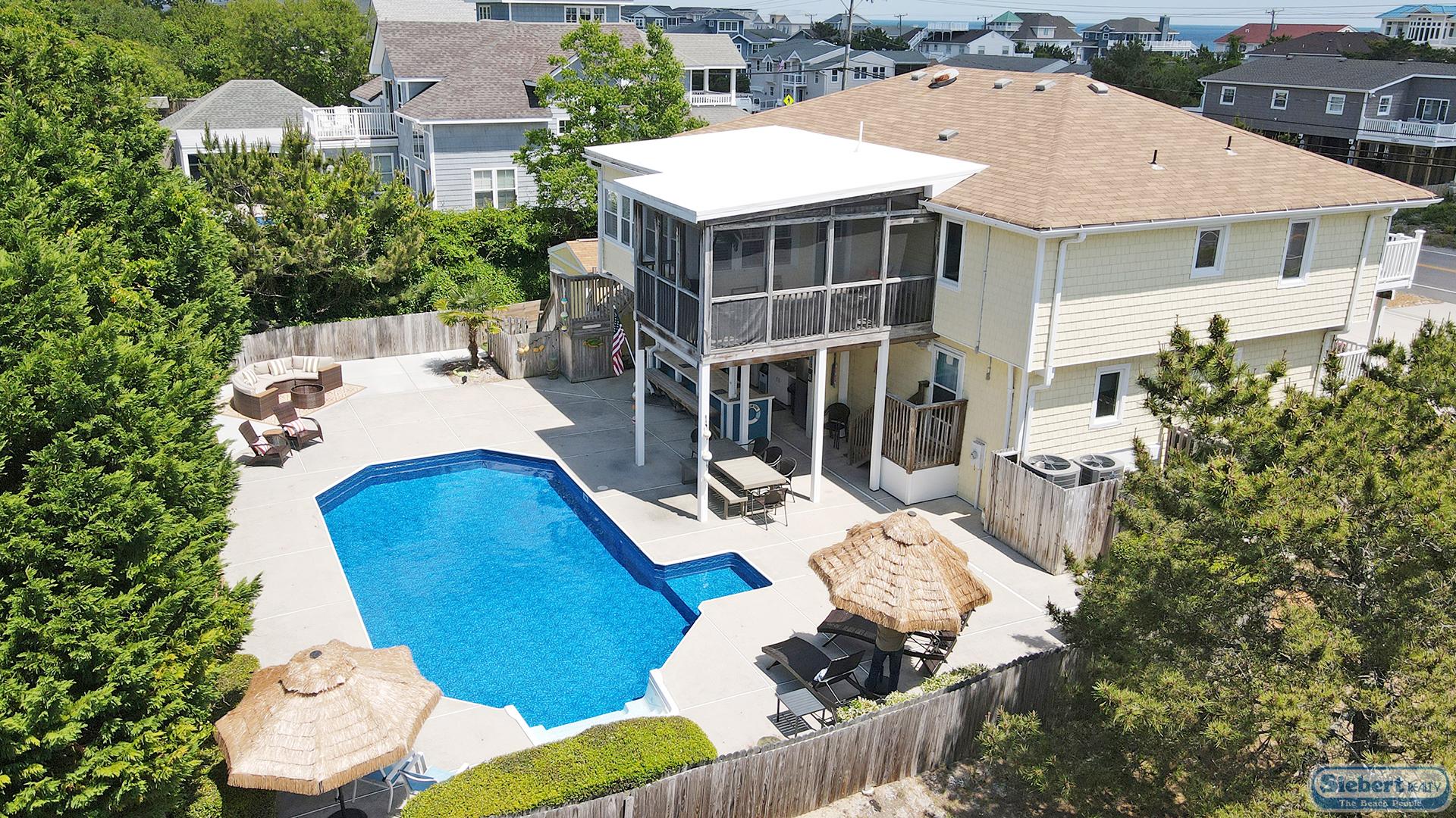 Cahootz Exterior